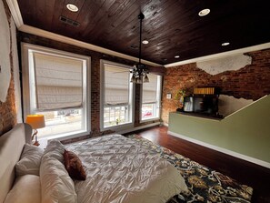 Room - Lovely 2-bedroom apartment with AC in charming Downtown Columbus (Columbus)