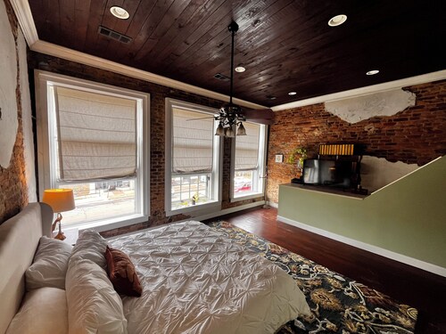 Lovely 2-bedroom apartment with AC in charming Downtown Columbus