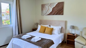 Iron/ironing board, WiFi, bed sheets - Island Loft By Sam Houses (Tabua)
