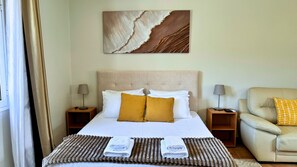 Iron/ironing board, WiFi, bed sheets - Island Loft By Sam Houses (Tabua)