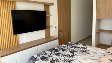 Iron/ironing board, WiFi, bed sheets