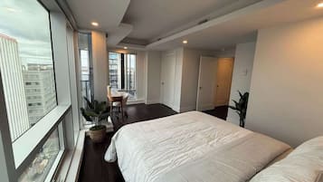 Iron/ironing board, WiFi, bed sheets