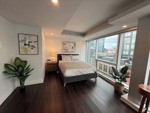 Iron/ironing board, WiFi, bed sheets - Waterfront 1 BR corner unit - 6 appliances & gym (Halifax)