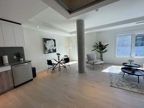 Bright, warm & spotless 1 BR in North End Halifax