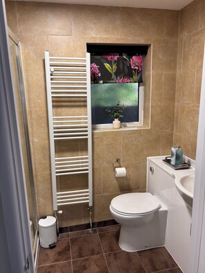 Bathroom - The Annex is a delightful one-bedroom property that offers a cosy atmosphere (Salisbury)