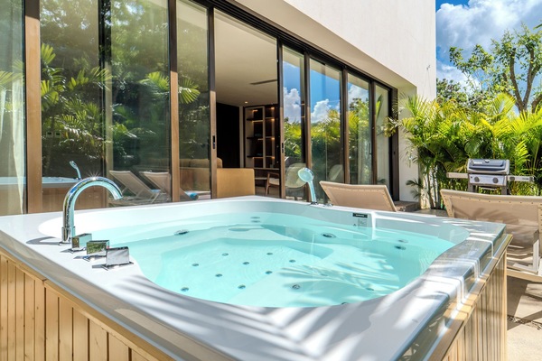 Outdoor spa tub