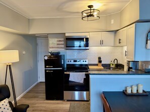 Fridge, microwave, oven, stovetop - Beachfront: Marvelous 1-bedroom apartment in charming Cape May. Walk everywhere. (Cape May)