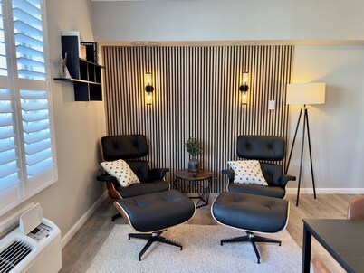 Pet-friendly Cape May Beachfront · King Bed