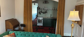 Historic loft next to restaurant, tavern, and shopping right outside your door!