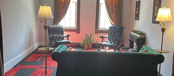 Historic loft next to restaurant, tavern, and shopping right outside your door!