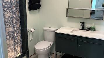 Bruser, hårtørrer, håndklæder, Sæbe