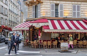Outdoor dining - EXPERIENCE PARISIAN ELEGANCE IN THE MOST DESIRABLE DISTRICTS – SAINT GERMAIN (Paris)