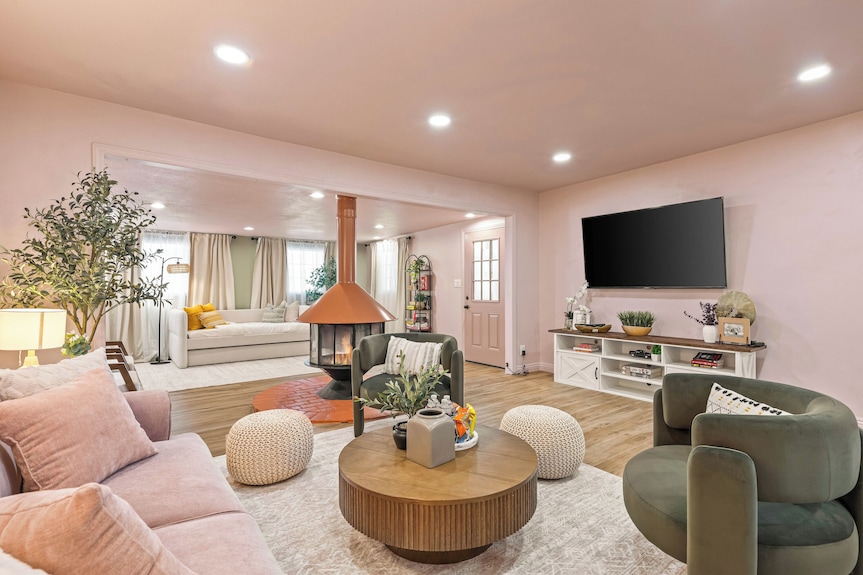 Modern Pink Anaheim Home By Disneyland &Knotts, Game Room, Theater Free Parking - 애너하임