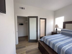 Iron/ironing board, WiFi, bed sheets - Harbor View Haven by Balboa Park (San Diego)