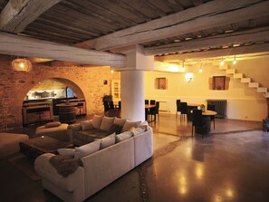 Interior - Charming farmhouse Bed and breakfast or group gîte between Uzès and the Pont du Gard (Argilliers)