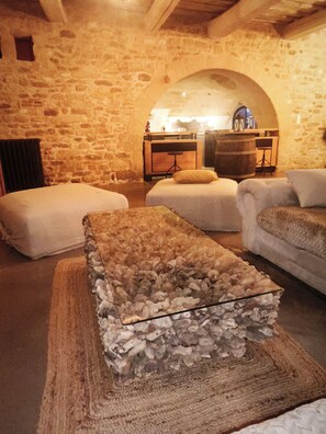 Interior - Charming farmhouse Bed and breakfast or group gîte between Uzès and the Pont du Gard (Argilliers)