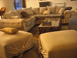 Living area - Charming farmhouse Bed and breakfast or group gîte between Uzès and the Pont du Gard (Argilliers)