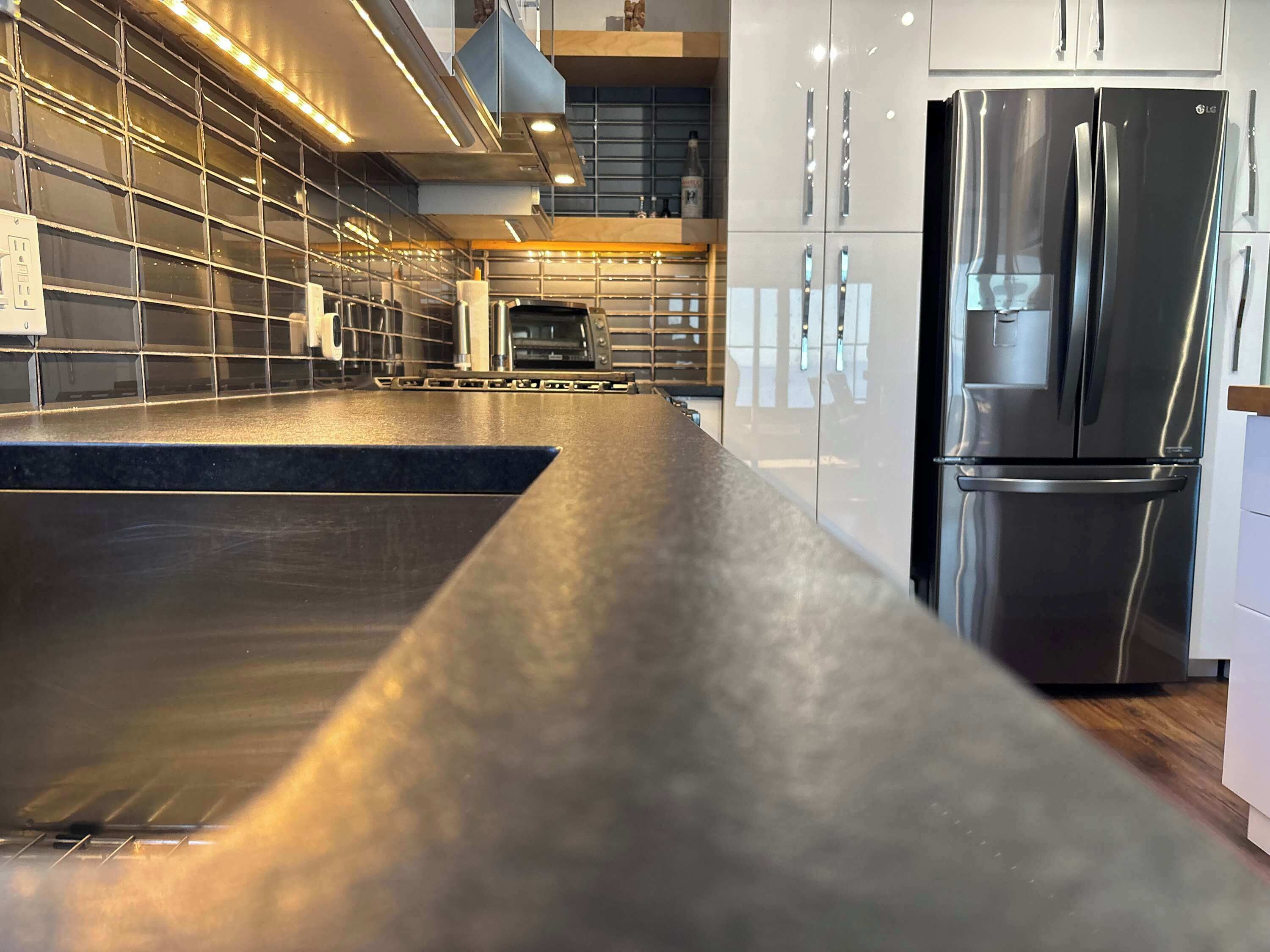 雪櫃、微波爐、焗爐、爐具