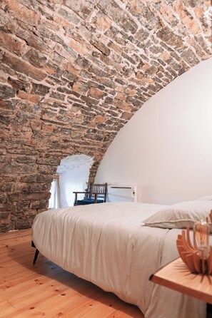 Fer et planche à repasser, draps fournis