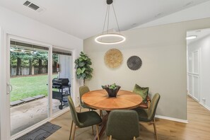 Dining - Forest Homes Retreat – Mid-Century Modern Comfort in the Heart of Redding (Redding)