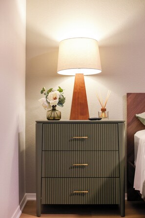 3 bedrooms, iron/ironing board, WiFi, bed sheets