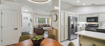 Forest Homes Retreat – Mid-Century Modern Comfort in the Heart of Redding