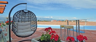 Mooi appartement in Nin met buitenzwembad