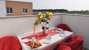 Outdoor dining - Lovely apartment in Nin with WiFi (Nin)