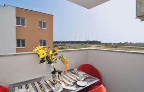 Outdoor dining - Beautiful apartment in Nin with swimming pool (Nin)