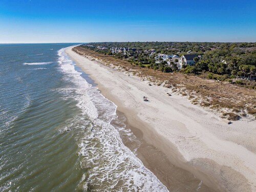 Poolside Beachwalk Escape • Walk to Shipyard Beach