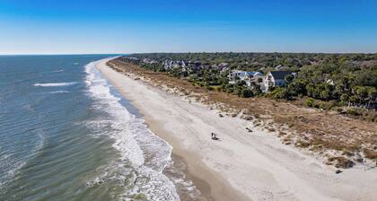 Poolside Beachwalk Escape • Walk to Shipyard Beach