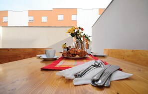 Outdoor dining - 2 bedroom pet friendly apartment in Nin (Nin)