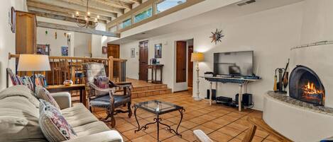 電視、壁爐、音響