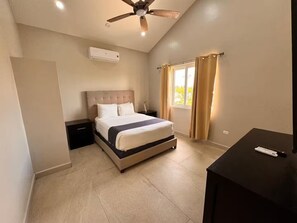 3 bedrooms, WiFi - Celestial Suite- 3Bedroom Belize City (Belize City)