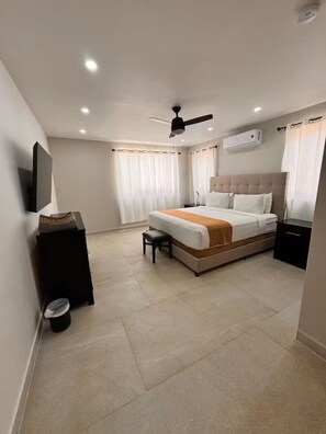 3 bedrooms, WiFi - Celestial Suite- 3Bedroom Belize City (Belize City)