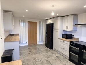 Dishwasher, cookware/dishes/utensils - The Farm House (Skipton)