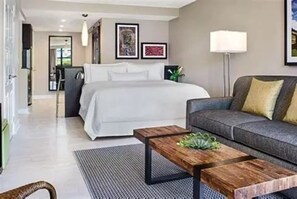 Tabla de planchar con plancha, wifi y ropa de cama 