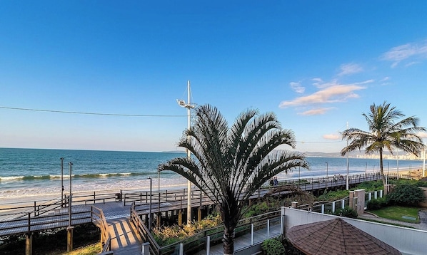 Beach - Apartments in Beachfront Condo in Itapema - DNL (Itapema)