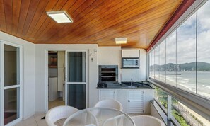 Basic Apartment | Dining - Apartments in Beachfront Condo in Itapema - DNL (Itapema)