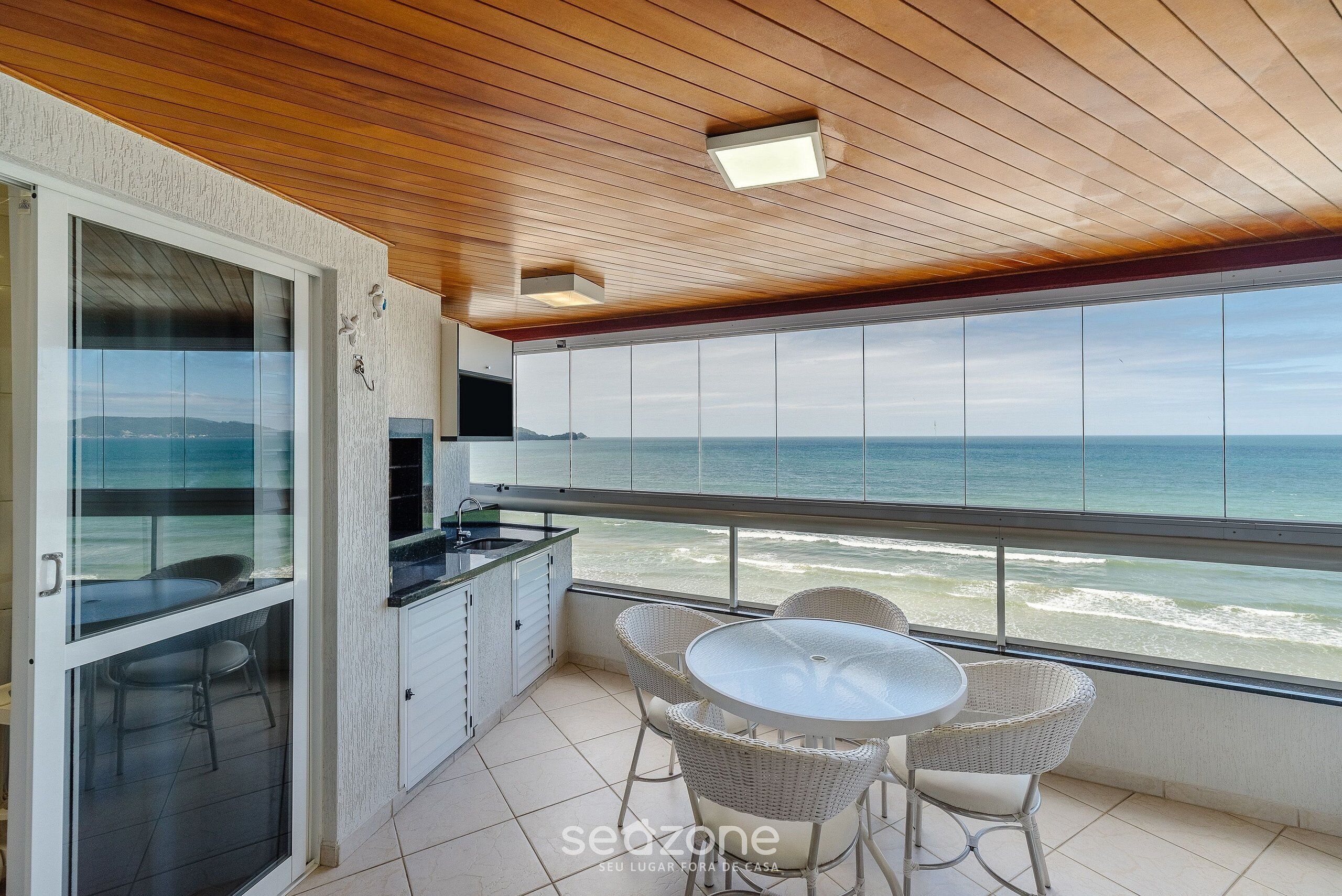 Basic Apartment | Dining