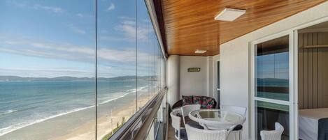 Basic Apartment | Outdoor dining