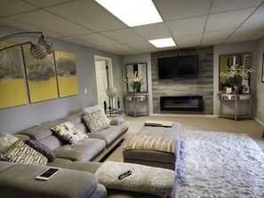 Living area - Private 1-bedroom apartment in quiet residential neighborhood (Snellville)