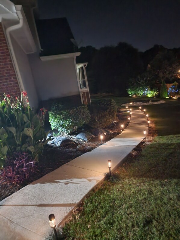 المنطقة المحيطة بالمنشأة