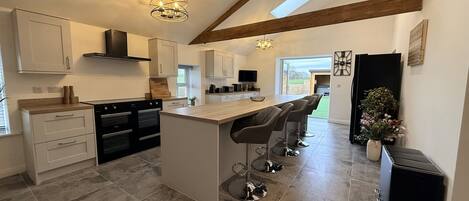 Dishwasher, cookware/dishes/utensils