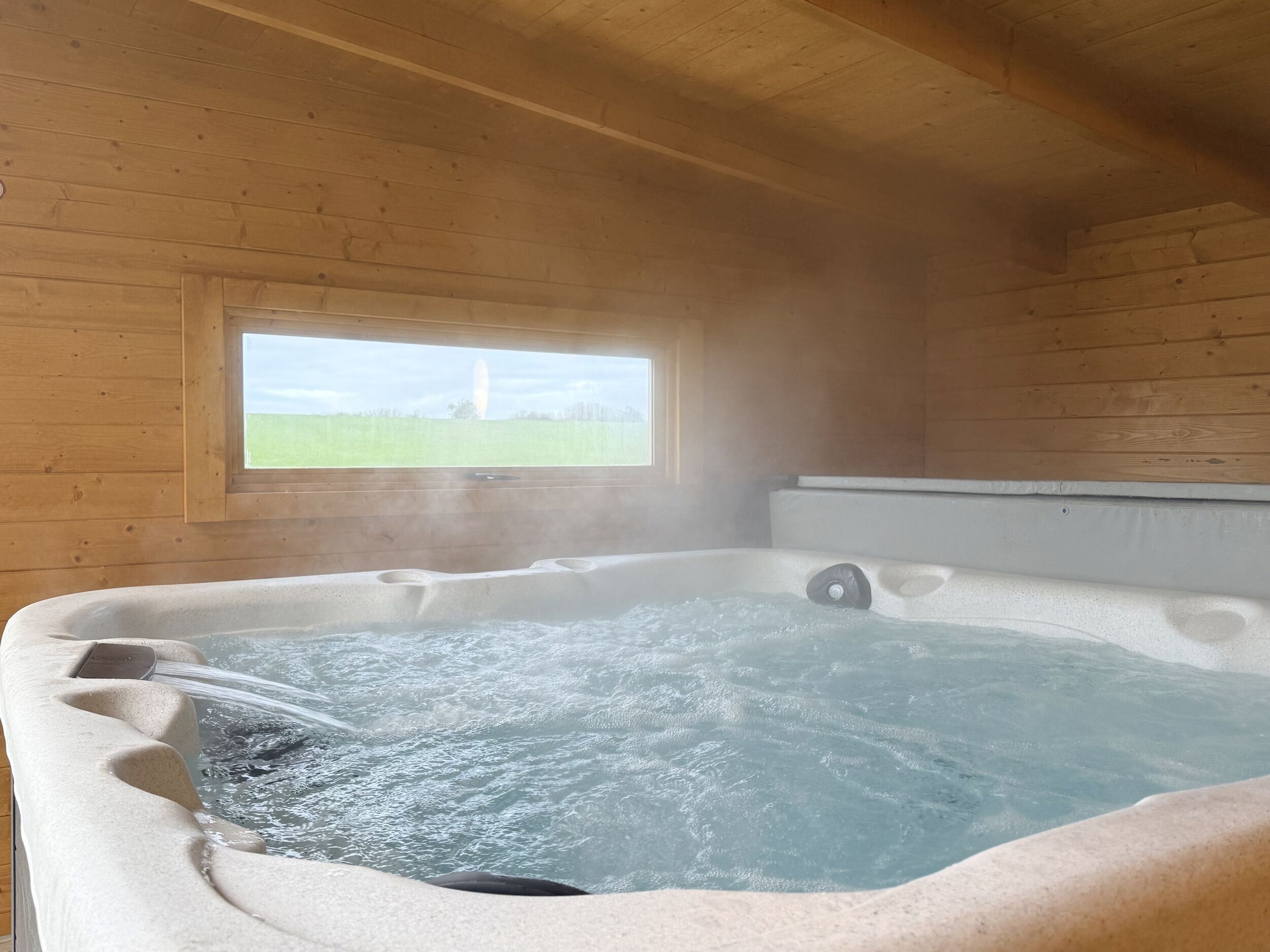 Indoor spa tub