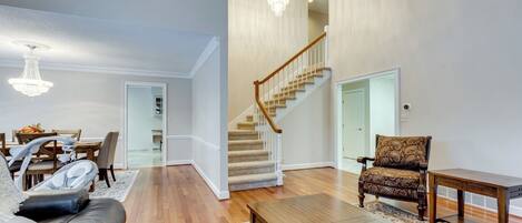 Televisión y chimenea