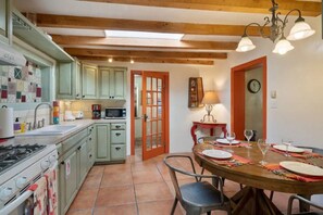 Fridge, microwave, oven, stovetop - Casa Michi  - Guadalupe District (Santa Fe)