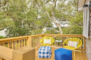 Property grounds - 2 Mi to Atlantic Beach: Coastal Retreat w/ Deck (Morehead City)
