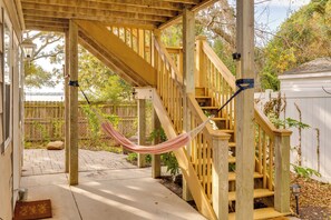 Property grounds - 3 Mi to Atlantic Beach: Coastal Retreat w/ Deck (Morehead City)