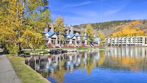 A lakeside hotel with modern architecture, a reflection pool, and autumn foliage. - Continental Divide Views: Lakefront Keystone Condo (Keystone)